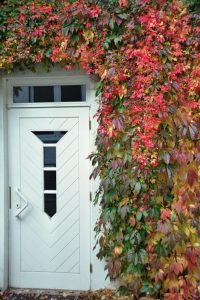 Foto einer weißen Tür